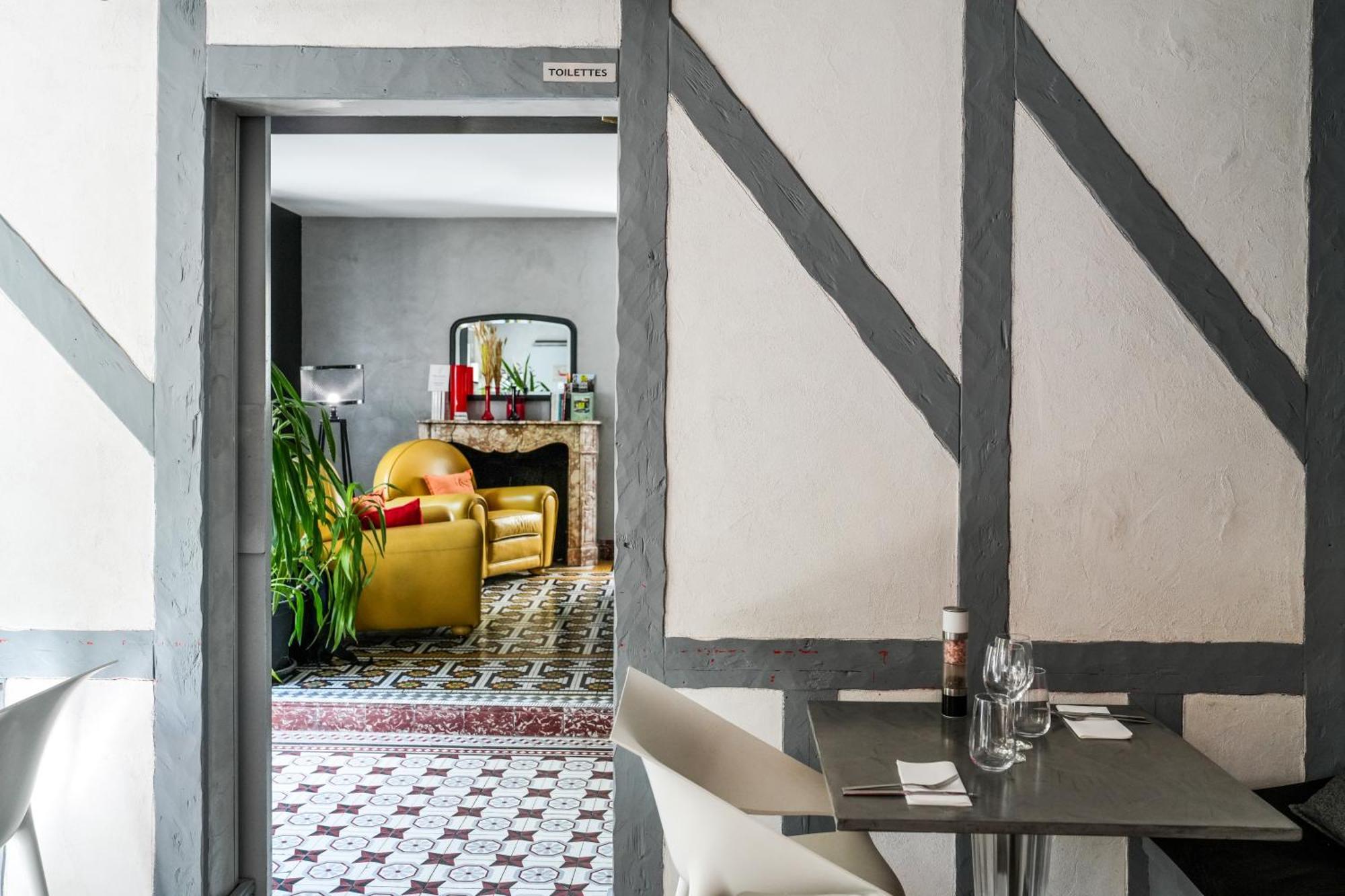 Logis Hotel & Restaurant Le Cadet De Gascogne Saint-Justin  Exterior photo