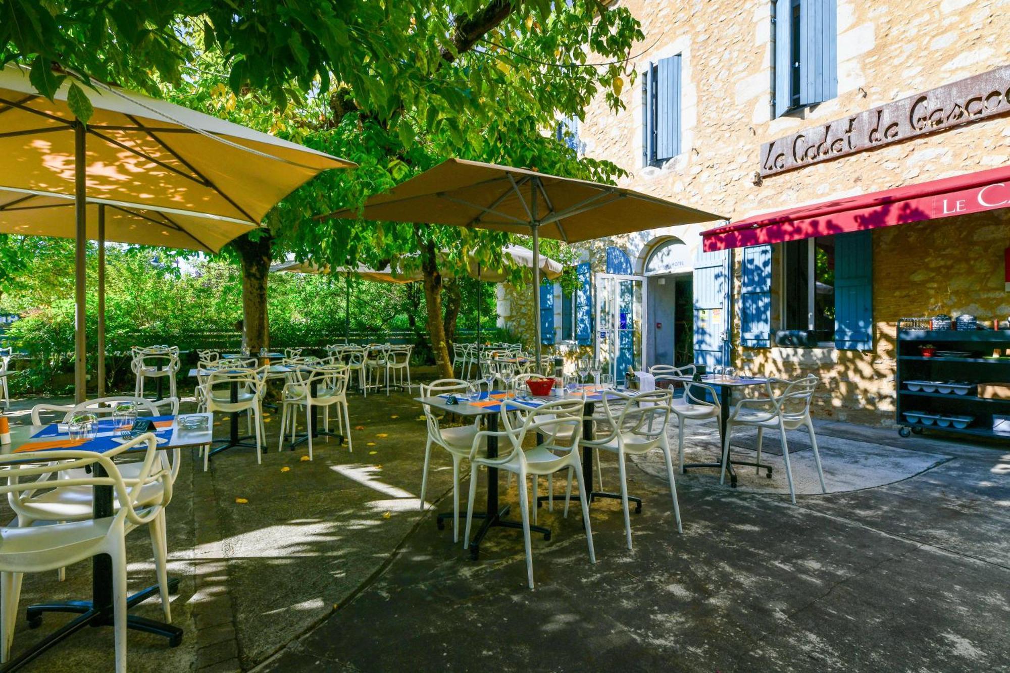 Logis Hotel & Restaurant Le Cadet De Gascogne Saint-Justin  Exterior photo